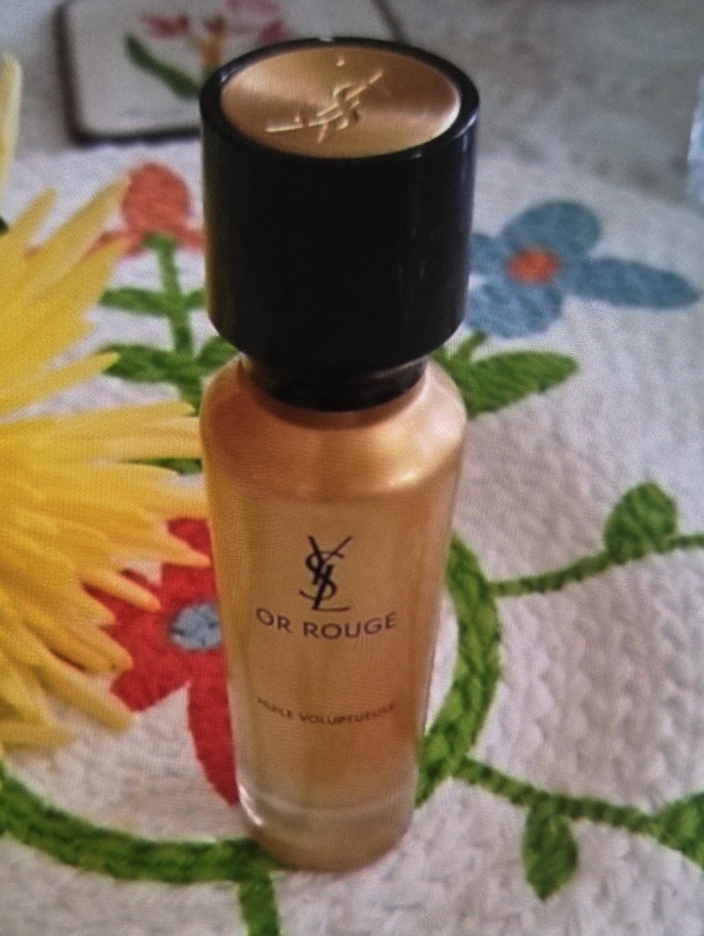 Yves Saint Laurent Liquid Highlighter in Metallic Gold